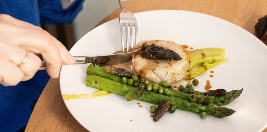 Poisson sauvage - asperge - assiette gastronomique - Auberge de la Madeleine